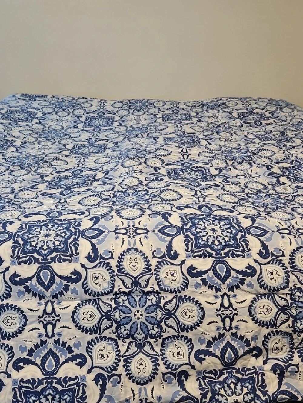 Lauren Ralph Lauren Porcelain Blue Medallion Reversible Cotton King Comforter